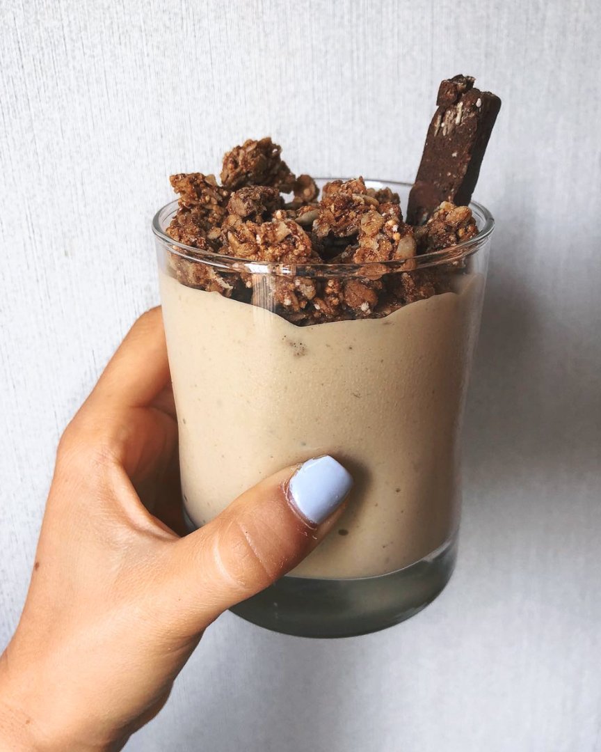 reddbar's tweet photo. Dessert before dinner is completely acceptable when it involves a Redd bar!
📸 @_sammibrooke
#reddbar #plantbased #positiveenergy #yum #monday https://t.co/rIazJYMYpy