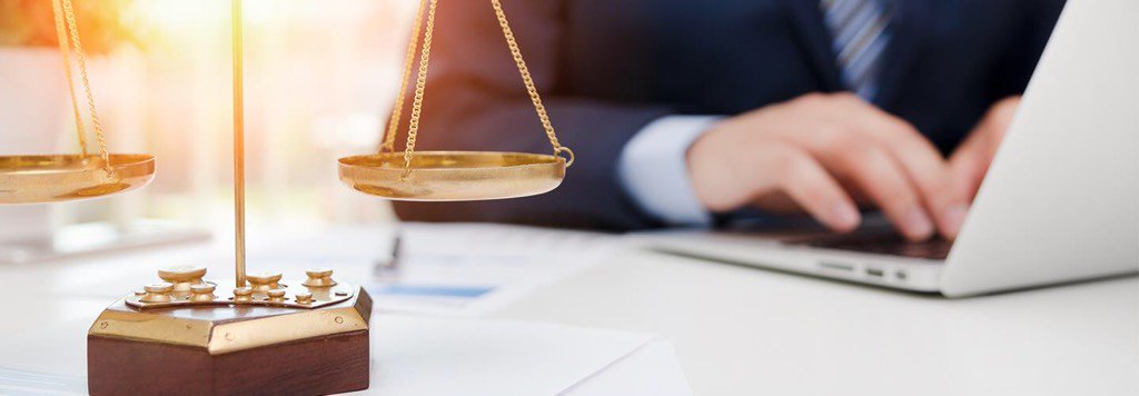 allado's tweet image. “Law Schools Escalate Their Focus on Digital Skills” bit.ly/2Uw3DPt #HigherEd #HiEdTech