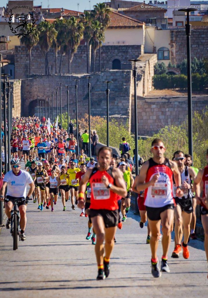 JuanParejoFdez's tweet photo. Gran prueba la de ayer #MediaMaratonMerida #CiudadPatrimonio Cientos de #runners #asfas https://t.co/NM5DrCUDi5