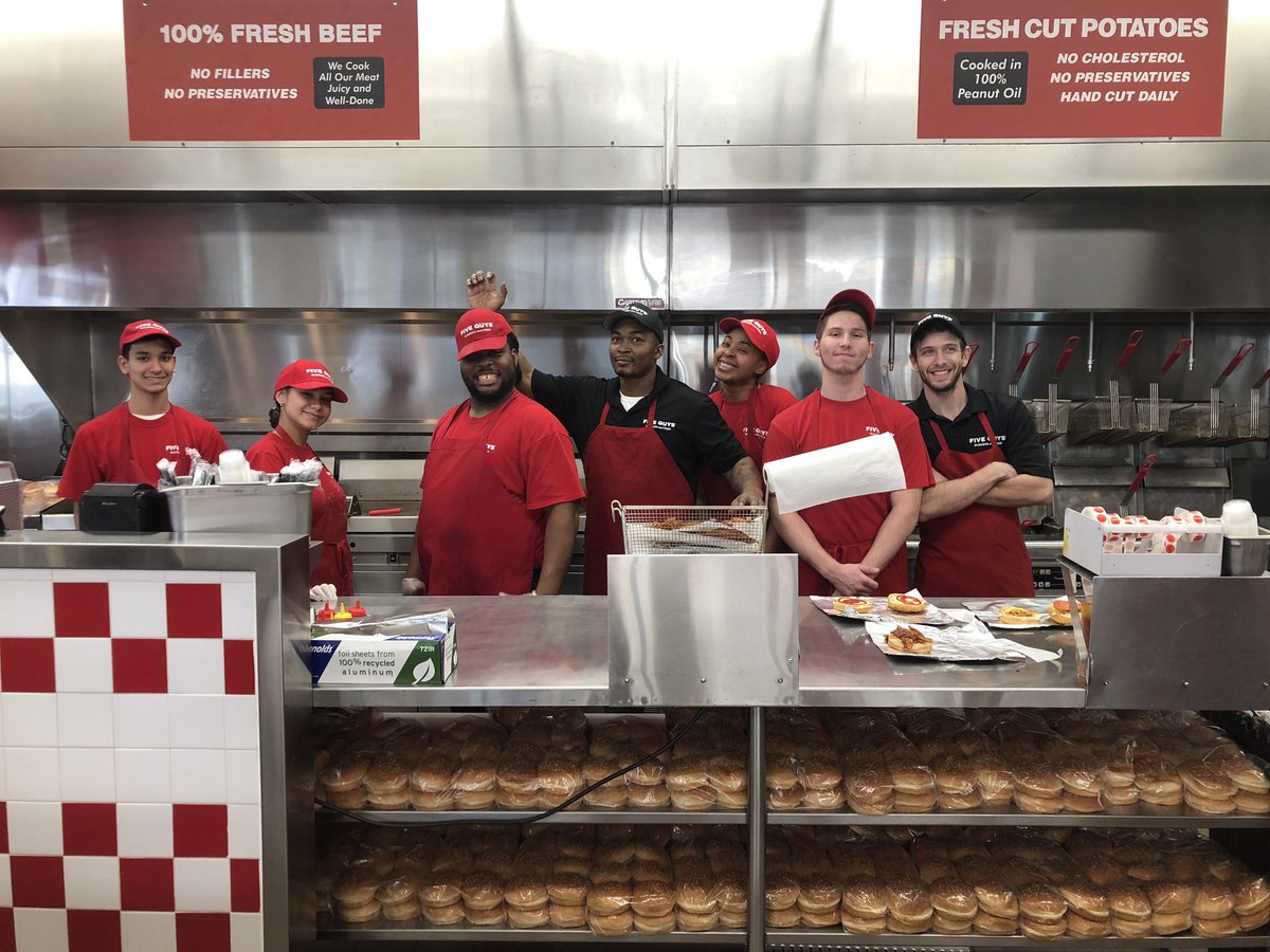 FiveGuysCFL's tweet photo. Our staff at Waterford Lakes is ready for a great spirit night tonight with Timber Creek High School FBLA! 10% of all sales until 9pm will be donated back to their organization. Come out to support your local community and have a delicious dinner with us! #FiveGuysSpiritNight https://t.co/xgPbOC2Gk1