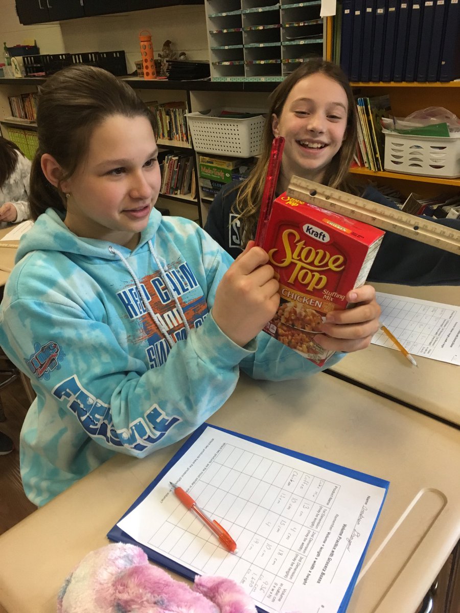 kbecks26's tweet photo. Huntington 5th graders measuring grocery boxes and calculating volume. #BrunswickPRIDE https://t.co/VqmMAP07Tn