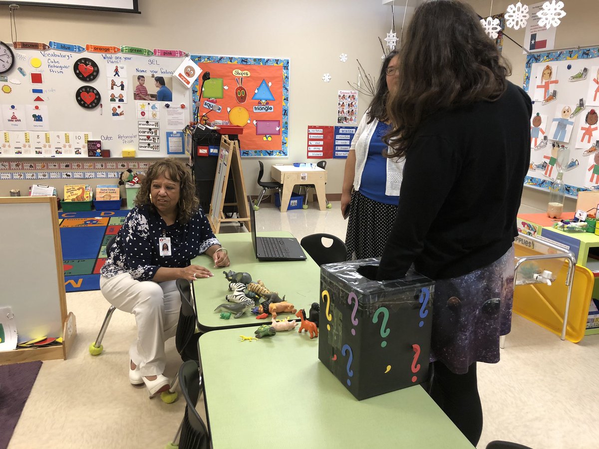 Ms. Dorrance @PK3_GRIZZLIES  openend up her classroom to other teachers in the district today to share some of her wonderful ideas. Thank you Ms. Dorrance for all you do! #AISDProud #GrizzlyGrit @PK3_GRIZZLIES @gtprincipal186 @GTGrizzlyBears @AISDECRocks