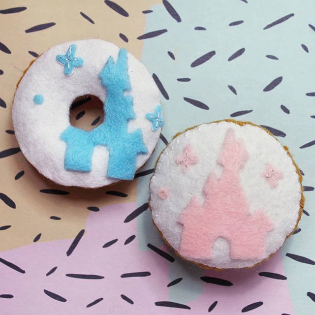 picklepintweet's tweet photo. #takemeback
.
This time-ish last year we went to #disneylandParis. Made myself #disneyland #donuts to fill the Disney shaped hole in my calendar this year 😥 😝
.
What do you prefer ring donuts or filled donuts?
.
Many moons ago I worked near Harrods. … https://t.co/DwE4IlWQLa https://t.co/ZvRFOpOyew