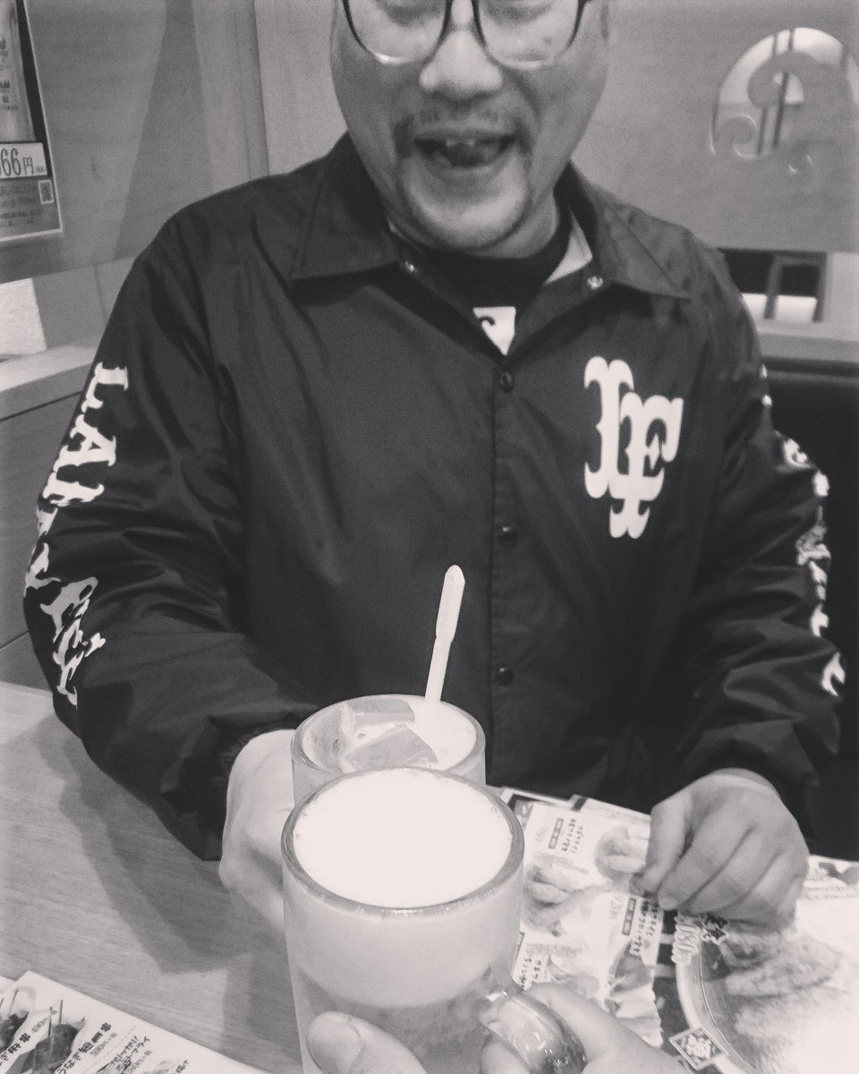 nudeman_1031's tweet photo. 横須賀で乾杯ヤーマンな昨夜。
とあるバンドリーダーとサシ呑みで目論み火着ける #ガッデムLIFE
#str #soundterroriddim #shakanbass #ガッデム鎌田 #味岡squad https://t.co/a34xfM0tMa