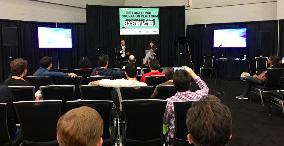 ProChile's tweet photo. #SXSWChile: Nuestros representantes de #ProChile del Departamento de Innovación, Javiera Quiroga junto al Director Comercial de Miami, Germán Rocca exponen en #LaHoradeChile del International Innovation Platform de @sxsw 🇨🇱🇺🇸 https://t.co/neM7mkYWgu
