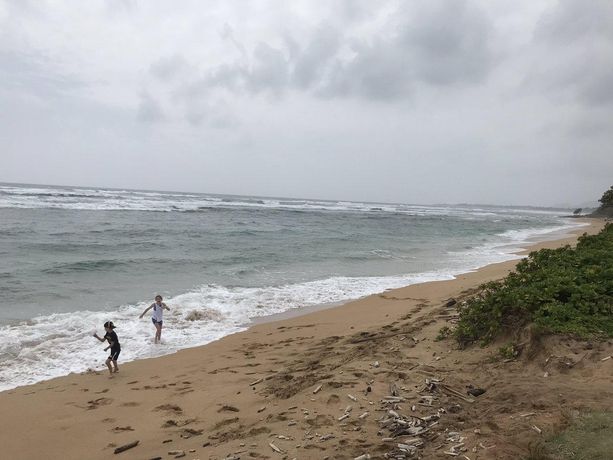 relmich's tweet image. Beach fun for the kids. #siblingfun #familyfun #kauai #hawaii