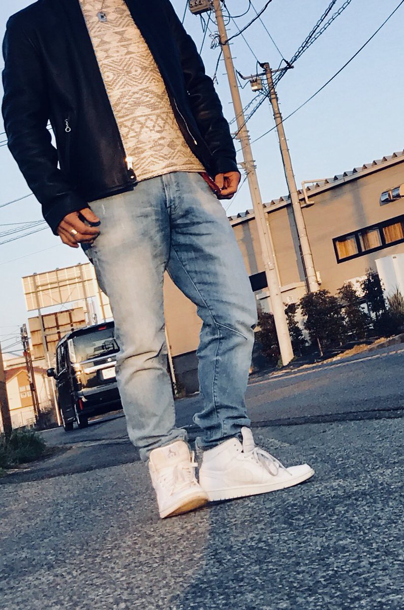 TOCDAS's tweet photo. 暖かくなってきましたね
今日から春皮(笑)

#schott
＃Jordan
＃Nike
＃gstar https://t.co/imalTnFHBx