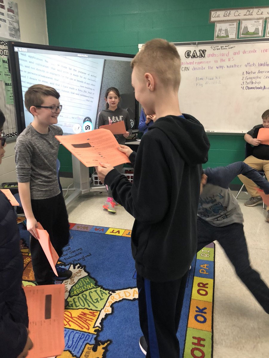 Rose5th's tweet photo. Reenacting life on the Oregon Trail today on our way through Westward Expansion ❤️ #BESBears https://t.co/vNP4rLFJOp