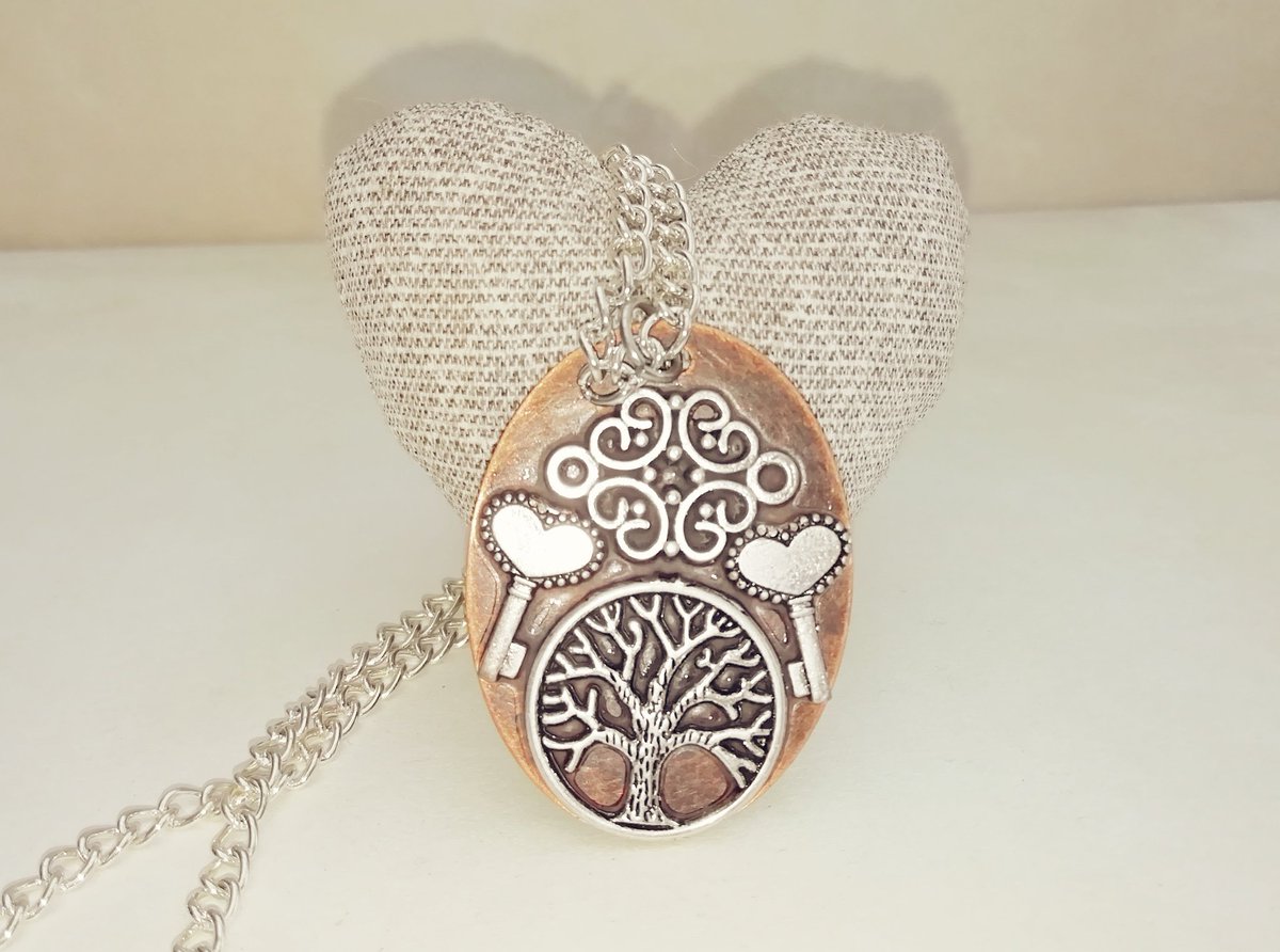 SabastianGreen's tweet photo. @ItsFamousJoe @iyke_daviez https://t.co/WviivW0tXQ @blackswanjewellery #spirituality #Angels #Healing #jewellery #Accessories #gain #follow #style #TEAMSTALLION #1FIRST #FollowsEli #keys #Charms #charmbraclet #pendents #crystal #love #cute #girl #mum #gift #perfect #fashtion https://t.co/kG9soP9NYV