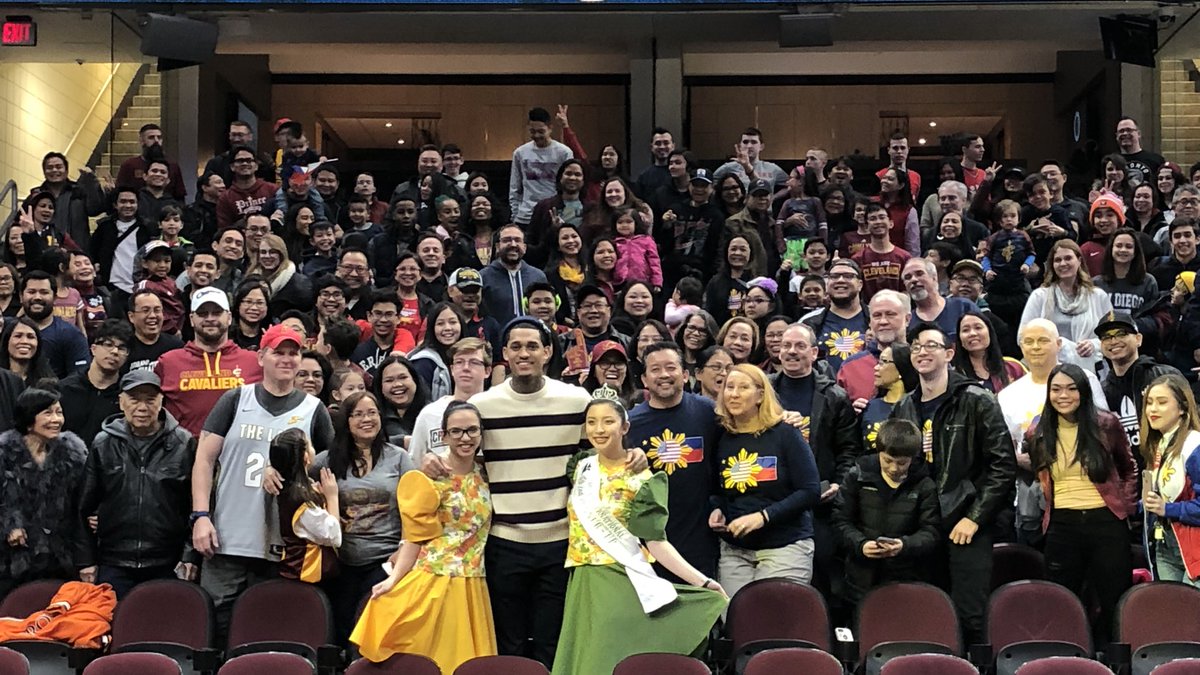 cavs's tweet photo. We ❤️ our Filipino fans!

Ahead of #CavsRaptors, @JordanClarksons had a meet &amp; greet with The Philippine American Society of Ohio! 🇵🇭

#BeTheFight https://t.co/ajN20RSxU0