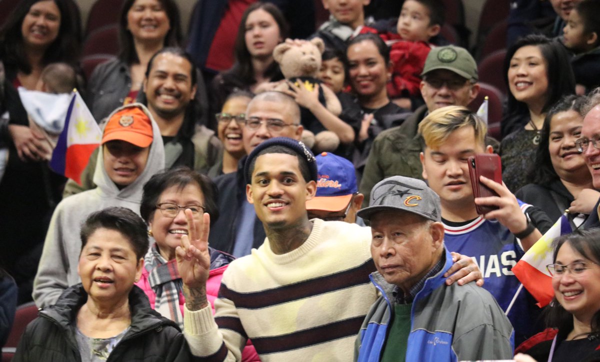 cavs's tweet photo. We ❤️ our Filipino fans!

Ahead of #CavsRaptors, @JordanClarksons had a meet &amp; greet with The Philippine American Society of Ohio! 🇵🇭

#BeTheFight https://t.co/ajN20RSxU0