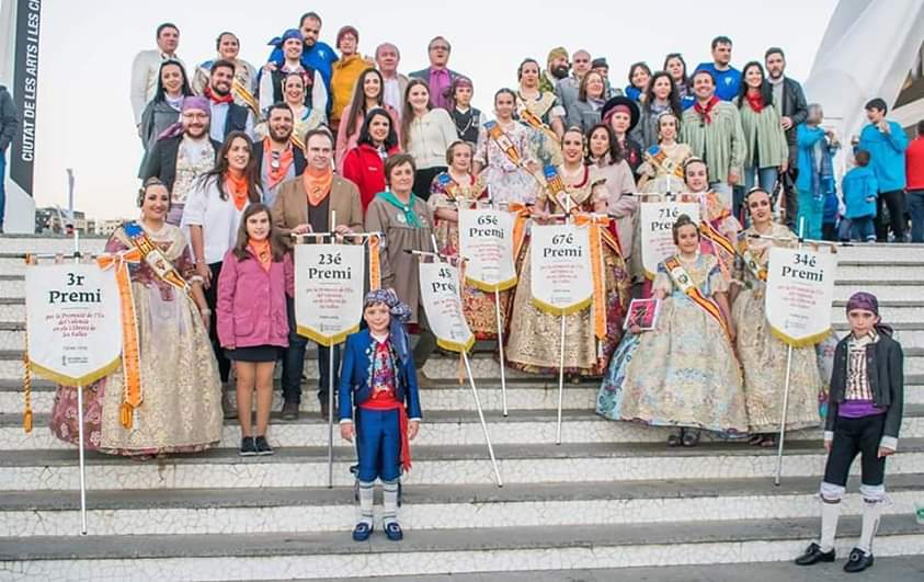 FallaPalos's tweet photo. Orgullo de compartir aquest día amb les comisiones del campo de morvedre
#PremisLlibretFallesGVA #llibretscampdemorvedre
#falles19 #llibret19 #femllibret #SomCultura https://t.co/po4gQnOz2G