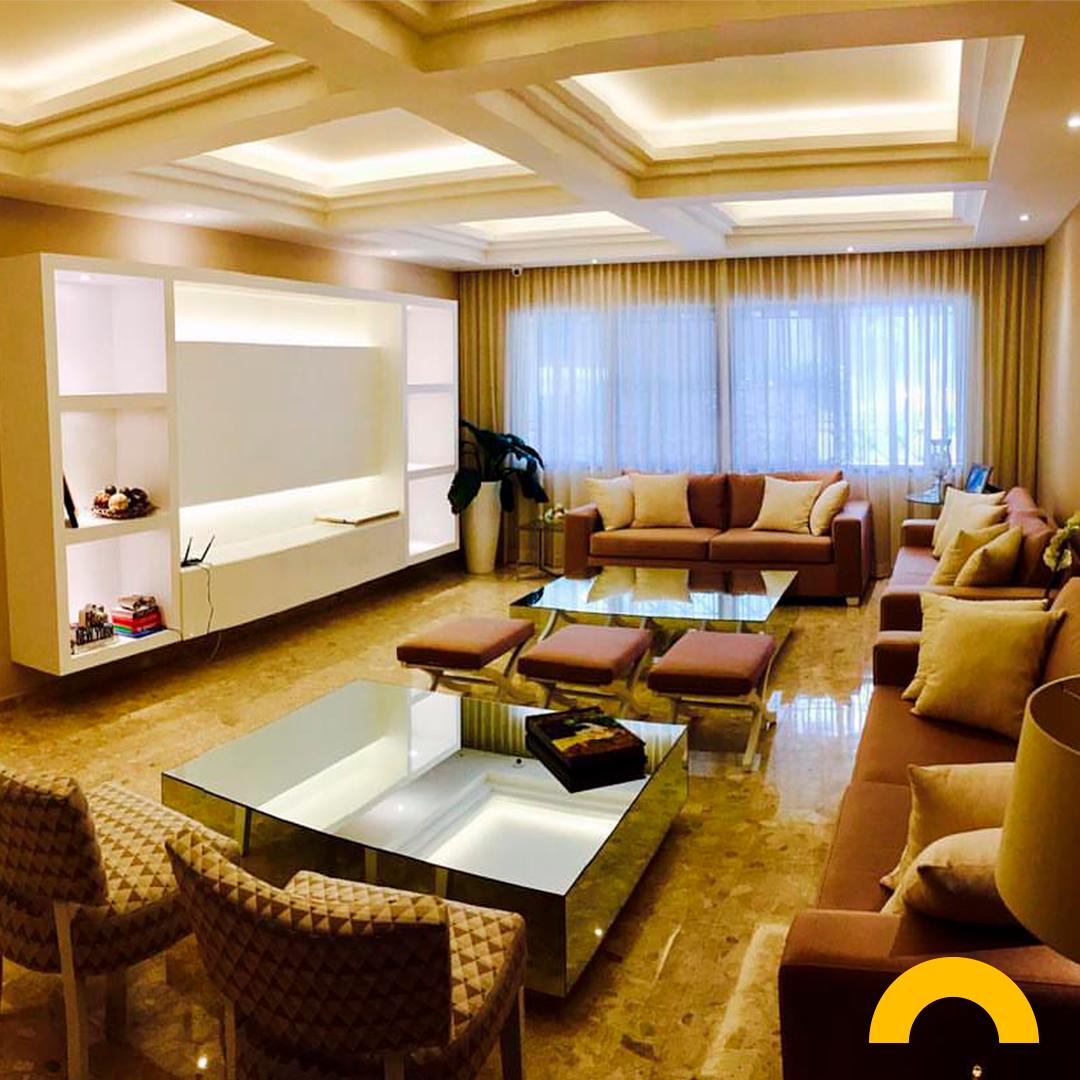 DisuenaRD's tweet photo. ¡Imponente y majestuosa sala!😍 Adecuamos este espacio pensando hasta en el más mínimo detalle.🌠 

¿Qué te parece este diseño de interiorismo que creamos para esta amplia sala? 😎 

Déjanos tu like 👍 allá abajo en los comentarios.👇 https://t.co/AgahKwf59W