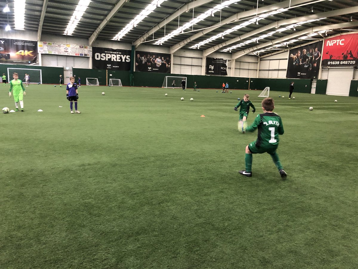 SwansGKtraining's tweet photo. 🥇 A great start to our week! 

🗣25+ #Goalkeepers regularly attending our #Development Centre

🗓 Sessions EVERY Monday &amp; Wednesday at @LlandarcySport 

Email academygoalkeeping@swanseacity.com to book! https://t.co/eddK8uCDlF