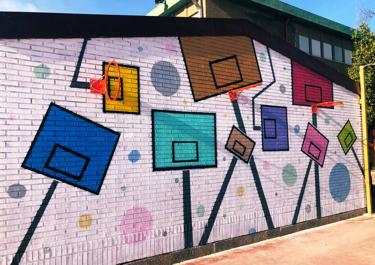 SERGIOBARBER6's tweet photo. Paredes que cobran vida...👩‍🎨🕺Opciones alternativas de juego que invitan a crear al alumnado. Mejorando nuestro 🏫 https://t.co/29K0awhgfp