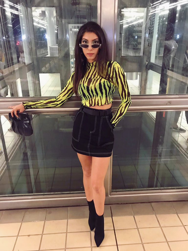 PanDdios97's tweet photo. “Me diferenció de la muchedumbre, a mi estilo puede que no te acostumbres” - @sanbenito 🐰🔥🔥
#100xpre #Badbunnyconcert https://t.co/nJDvX3VEaT