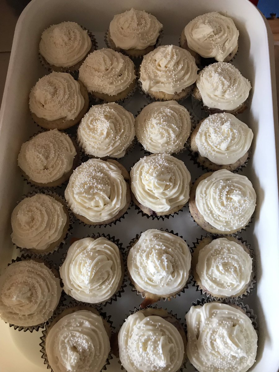 MarinaSirtisFan's tweet photo. #IHateToCook but feel accomplished today. Baked lemon blueberry cupcakes completely from scratch with homemade buttercream frosting for my coworker’s birthday. She was quite impressed and said they tasted great 👍🏻😄😁🧁🎂🎈 https://t.co/beFDctR6FP