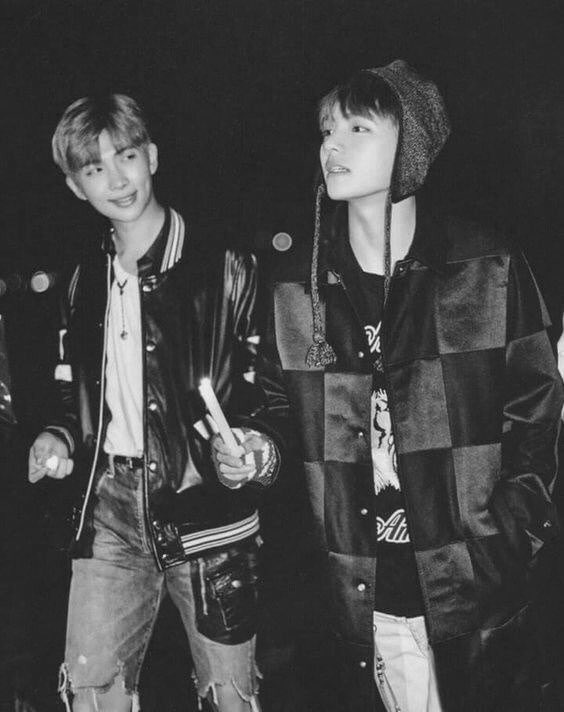 nanashi_asahi's tweet photo. 추운 겨울을 지나
봄이 다시 올 때까지
꽃이 피기 전까지
거기에 좀 더 머물러 라.  💜Spring Day💜 is my favorite song, it holds a very special place in my heart. I love Namu purple hair is just uwu but also OwO hehehehe #VMON #taejoon #SpringDay #springdaybts #CherryBlossom #btsvmon https://t.co/aIkR4bLaZD
