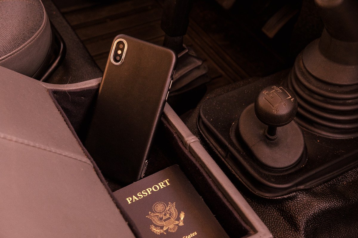 hitcase's tweet photo. Crafted with full grain Italian leather, the new Hitcase Ferra is an exceptionally well-built case. Hand cut, pressed and sewen, it's craftsmanship you can feel.
https://t.co/29OUMcvRTe
#leather #iphonecase #hitcase https://t.co/BtCb2P9eBa