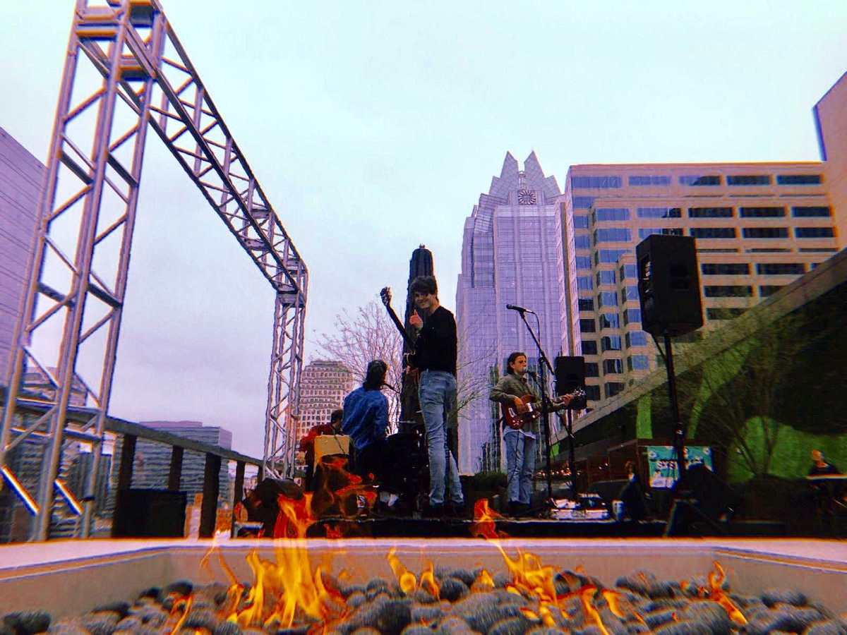 wearecassia's tweet photo. Just played a show on a rooftop after spending the day at @Vevo HQ, @sxsw has been 🔥 so far https://t.co/Zy7BLC6AxZ