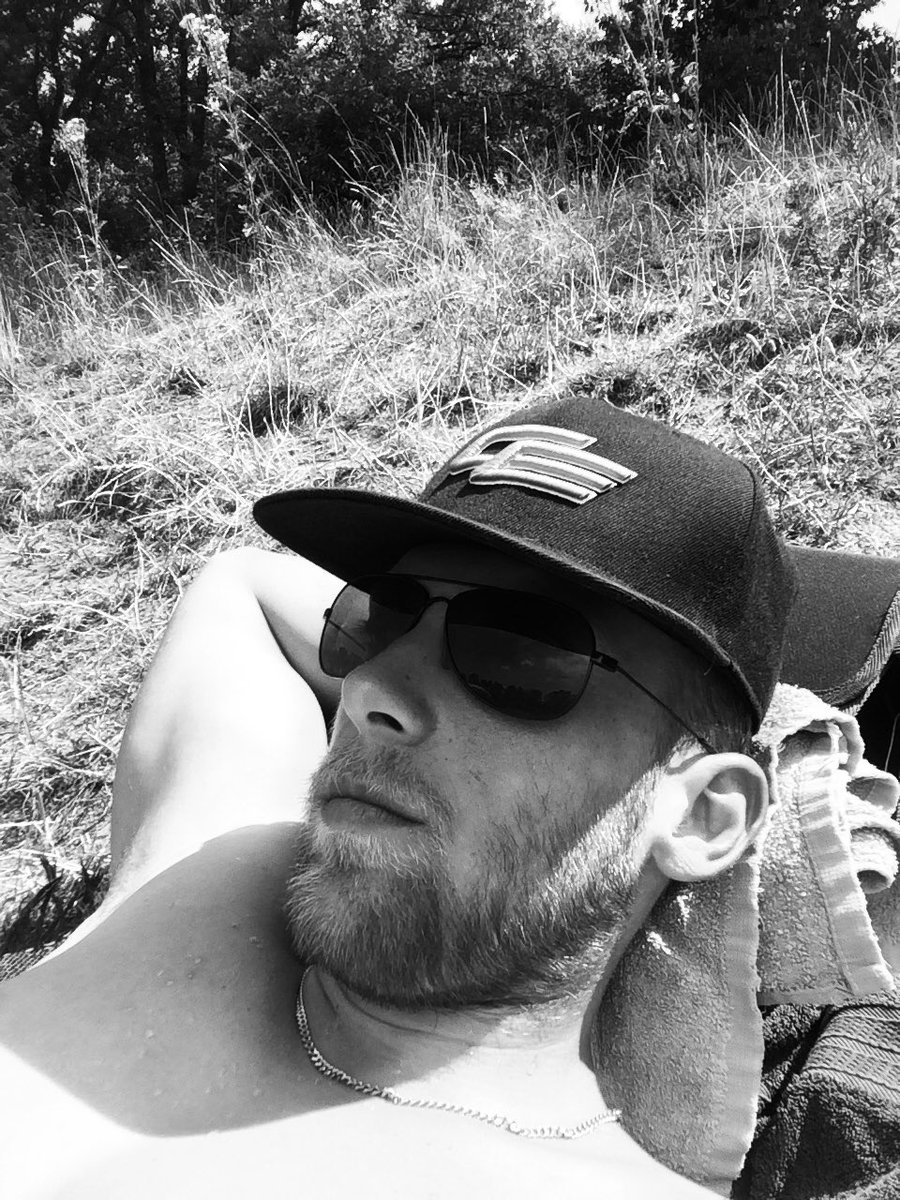 PatrickAchtelik's tweet photo. operation well over, now it's time to recover quickly for the summer🙌🏽🙌🏽
#recovery #SummerOf19 #throwback #picture https://t.co/vU5rvLsctm