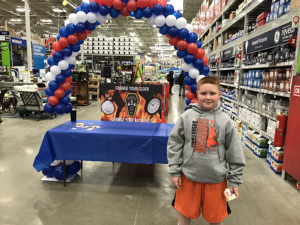 Dez45979744's tweet photo. #lowes2625 #wintheweekend #lowespride https://t.co/k0X7mfkx82