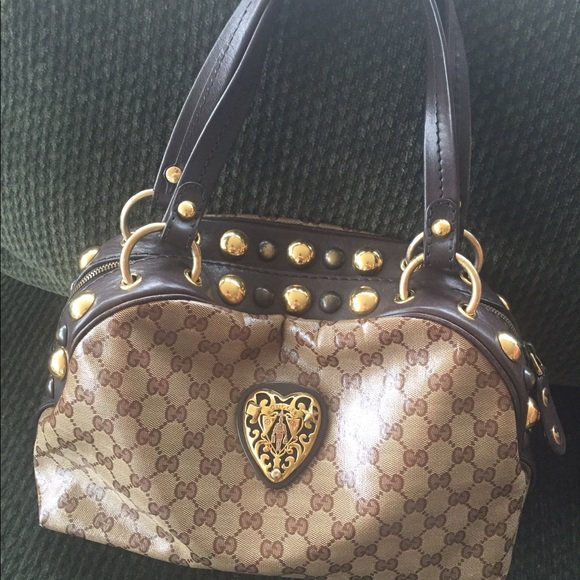 EasyTigerShop's tweet image. So good I had to share! Check out all the items I'm loving on @Poshmarkapp from @myclutterfix #poshmark #fashion #style #shopmycloset #fendi #gucci #burberry: posh.mk/KKt4X5TSYU