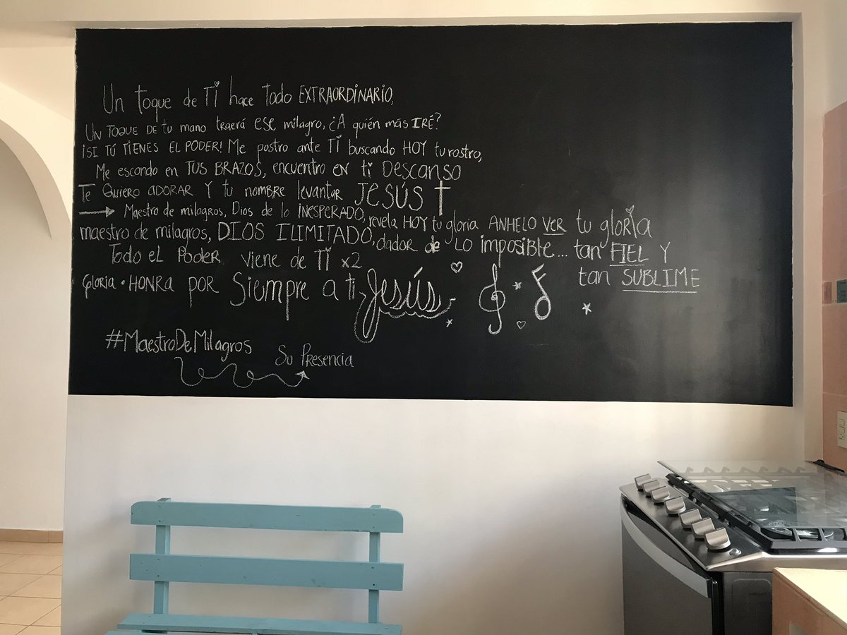 lindaconilatina's tweet photo. EscribĂ esto en el muro de mi cocina porque cantamos esa tarde #MaestroDeMilagros de #ELSP! Y fue hermoso... https://t.co/9Bs7PQrpUk