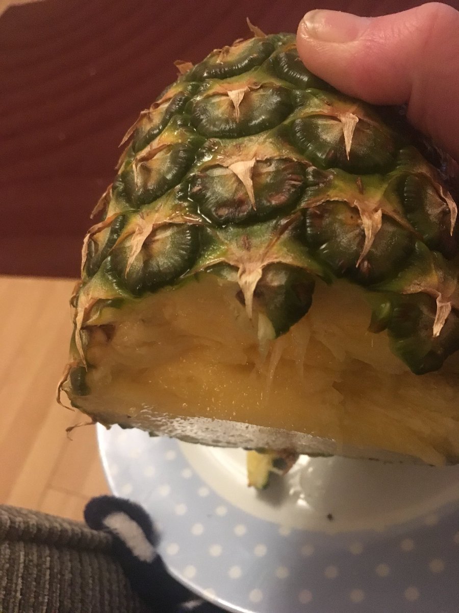amypoops's tweet photo. πππ.. not quite going to plan... not as easy as they make it look !!!! Think it needs to ripen abit & try agsin #Pineapple #pealing https://t.co/pOklWdl9ig