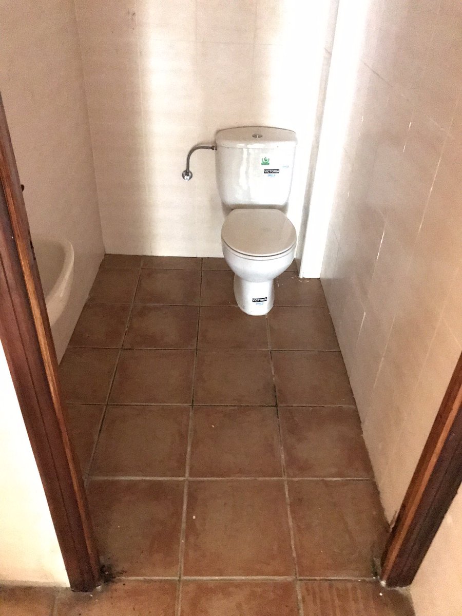 EmilianoSimkus's tweet photo. VALENCIA. Local REFORMADO. IDEAL INVERSOR 10% ANUAL. Zona Patraix. Es diáfano, cuenta con 85m2 totales, tiene 2 aseos, esta a pie de calle y tiene patio interno. Al lado de calle uruguay y carteros, trafico. Ideal inversor PRECIO €59.900. Más info y fotos por whatsapp 651027519. https://t.co/M9JsHDfsHZ