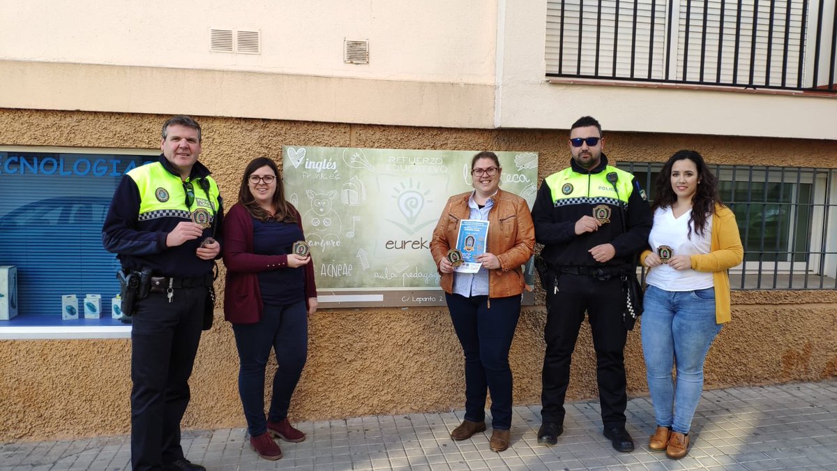 policiamontilla's tweet photo. Desde @policiamontilla queremos dar las gracias a #Afamo, #AcademiaEureka, #GuarderiaMiCole y a la Asociacion de empresarios BNI Progreso Cordoba por su adhesión como punto de venta de los Escudos Solidarios para recaudar fondos destinados a la lucha contra el #cáncerinfantil https://t.co/zjVYUy9IlX