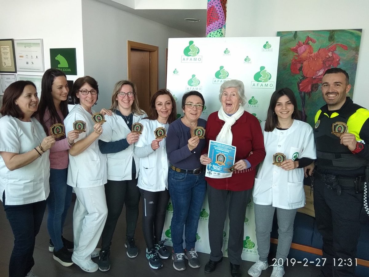 policiamontilla's tweet photo. Desde @policiamontilla queremos dar las gracias a #Afamo, #AcademiaEureka, #GuarderiaMiCole y a la Asociacion de empresarios BNI Progreso Cordoba por su adhesión como punto de venta de los Escudos Solidarios para recaudar fondos destinados a la lucha contra el #cáncerinfantil https://t.co/zjVYUy9IlX