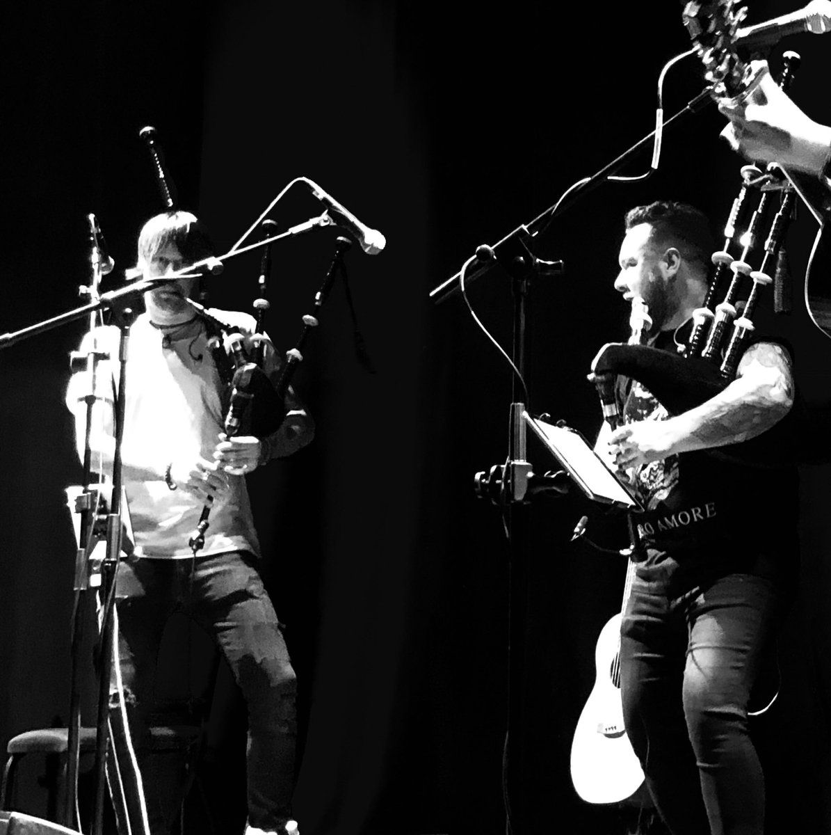 Celebrating International Bagpipe Day a day late with <a href="/RossAndAli/">Ross and Ali</a> 🙂#betterlatethannever #doublebagpipes #lastchancetodance #tunes