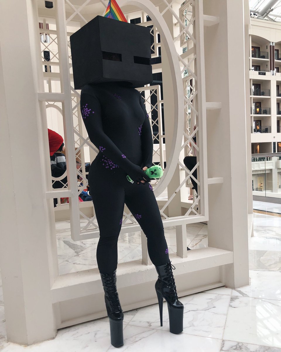 Minecraft is way under-cosplayed and i love that long funky man 