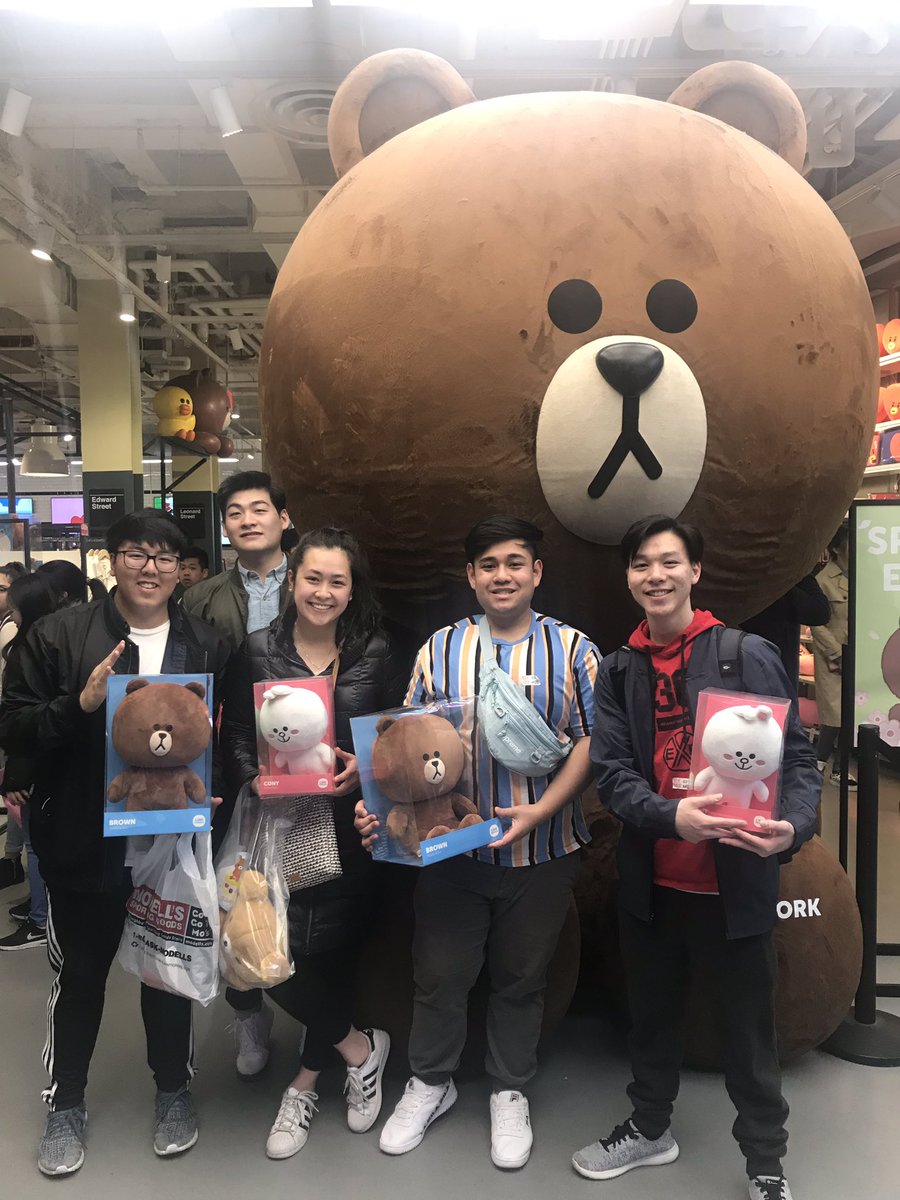 AsianN1nja's tweet photo. ITS SO BIG #SpringatLineFriends #LineFriendsNYC https://t.co/MKOv4ElIVy