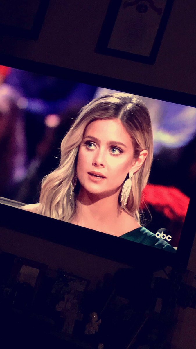 Daviesallison1A's tweet photo. I love how fierce Hannah G is #TheBachelorFinale #TheBachelor https://t.co/Gutuqxos5l