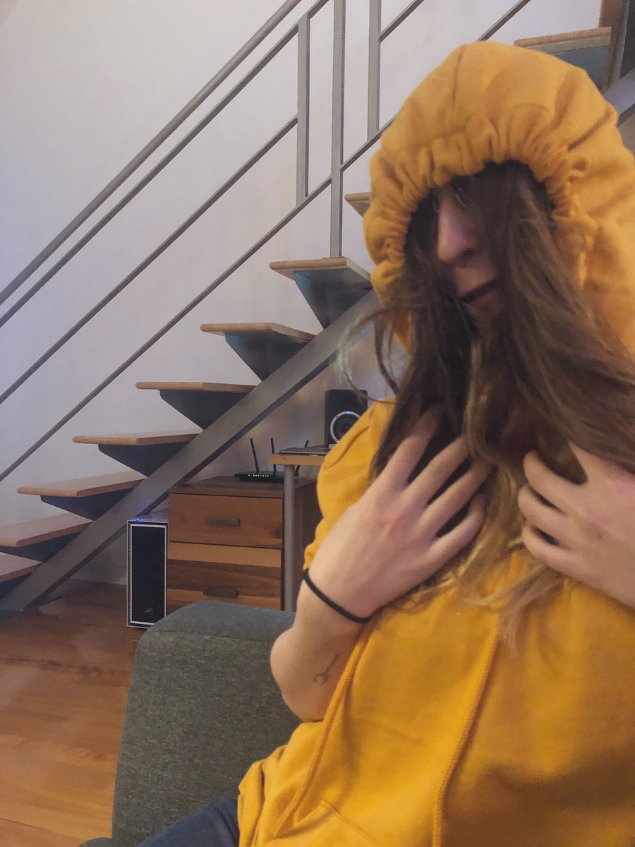 Karro_Lyne's tweet image. Quand @ninie_mi joue les superstaaaaar!! 

#NoPicture #Paparazzi