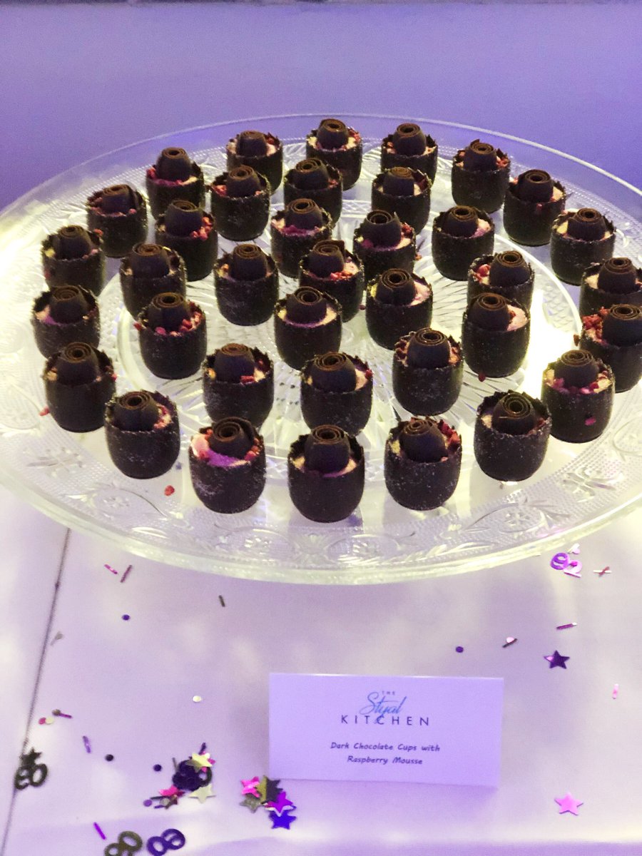 Raspberry and framboise liqueur mousse chocolate cup canapé.

Such a beautiful sweet treat. 

#wilmslow #styal #masterchef #masterchefuk #cheshire #knutsford #alderlyedge #foodieheaven #beautifulfood #chefslife #raspberry #mousse #framboise #chocolate #gold #sweettreats #canapes