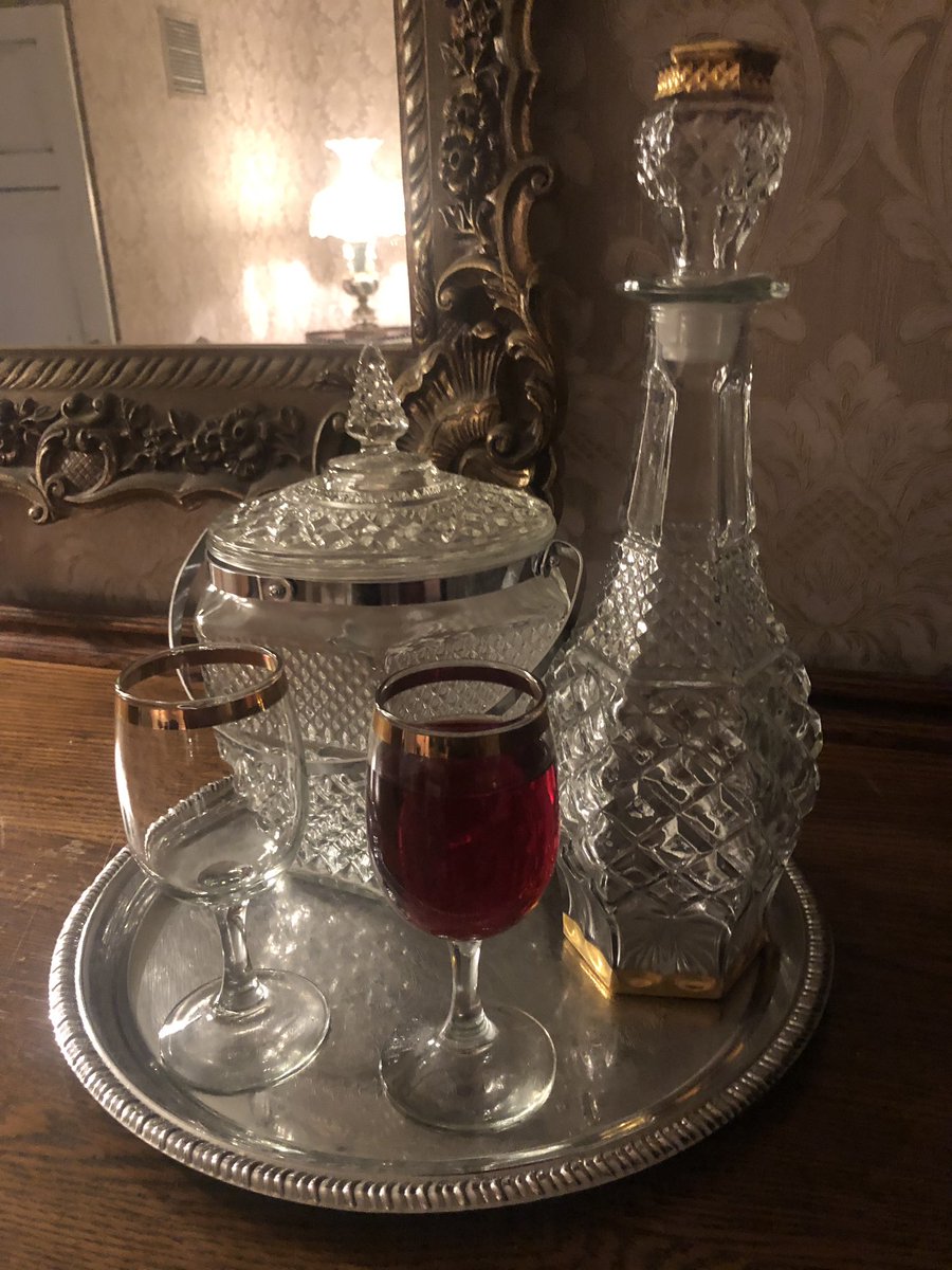 JoiDukesTV's tweet image. #UPDATE Just left the #ReadHouse and lived! Rumor has it a woman by the name of Analeise Netherly was murdered in room 311 back in the 1920’s. People say her spirit is still there and they keep a glass of wine inside to keep her calm. 👀@WRCB