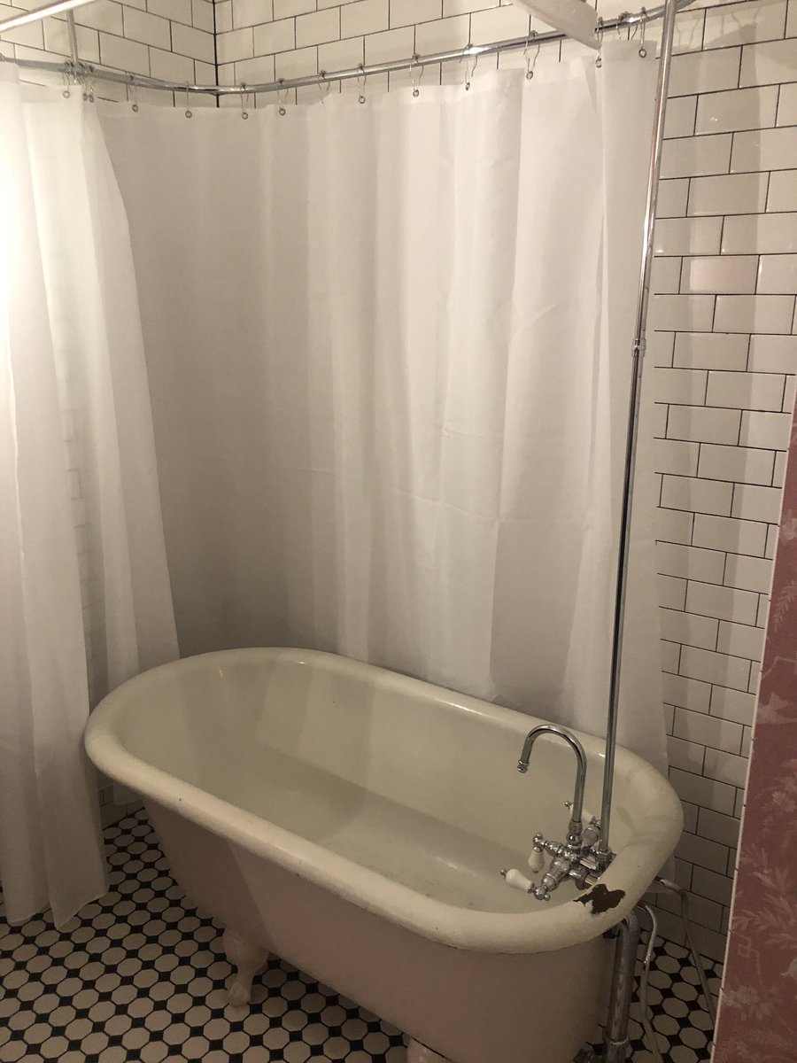 JoiDukesTV's tweet image. #UPDATE Just left the #ReadHouse and lived! Rumor has it a woman by the name of Analeise Netherly was murdered in room 311 back in the 1920’s. People say her spirit is still there and they keep a glass of wine inside to keep her calm. 👀@WRCB