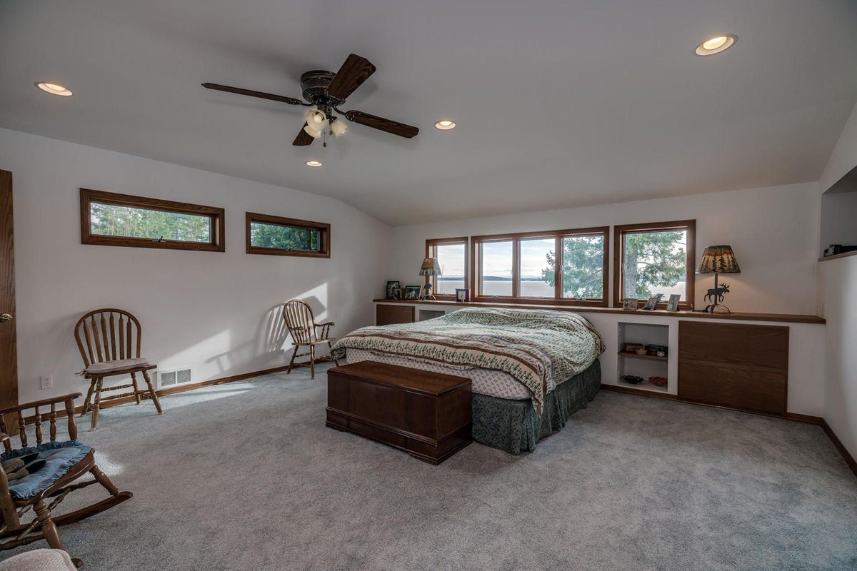 PureWestRE's tweet photo. This #FlatheadLake home features rich hardwood interiors, spacious rooms, and windows in every room for sun and breathtaking views. 27173 Mt-35, #PolsonMT
3 Beds | 6 Baths | 2,372 Sq Ft | 1.56 Acres
21804698 | $1,475,000
Contact Rebecca J Donnelly, 406-541-4000
#purewest https://t.co/pFDC3xi9yJ
