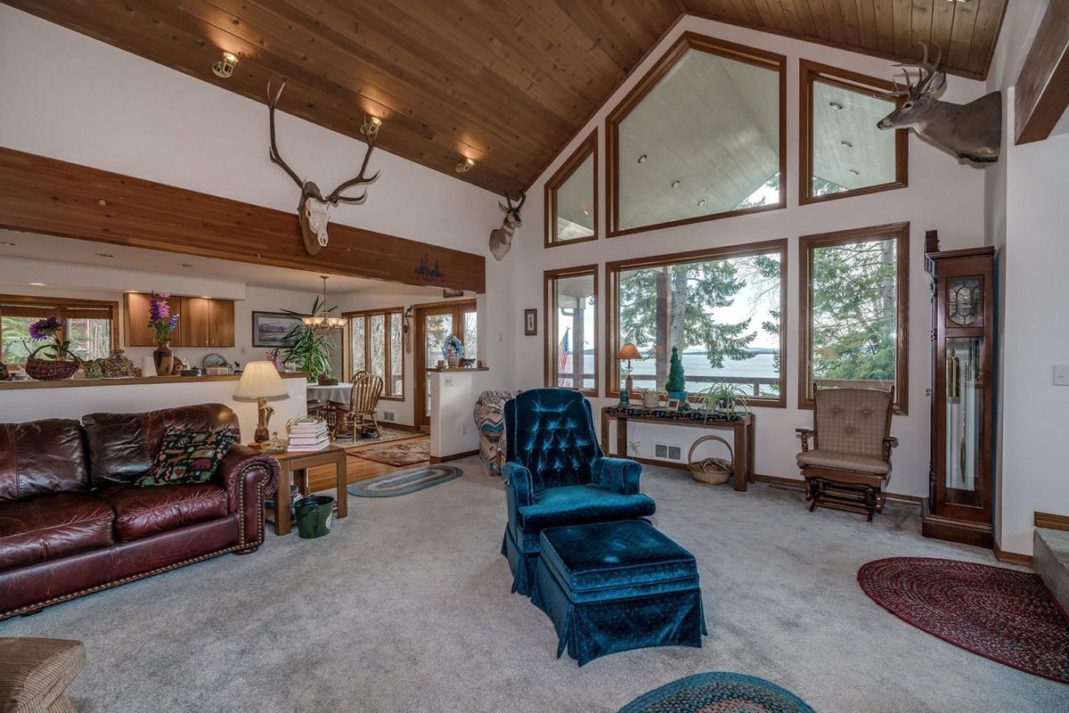 PureWestRE's tweet photo. This #FlatheadLake home features rich hardwood interiors, spacious rooms, and windows in every room for sun and breathtaking views. 27173 Mt-35, #PolsonMT
3 Beds | 6 Baths | 2,372 Sq Ft | 1.56 Acres
21804698 | $1,475,000
Contact Rebecca J Donnelly, 406-541-4000
#purewest https://t.co/pFDC3xi9yJ