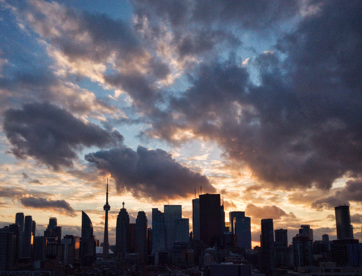 GlobeSunset's tweet photo. Daylight Savings Time means the sunsets are later and still pretty! But we lost an hour of sleep, oof! 
Come quick, spring! #sunset #toronto #DST https://t.co/yDr4zrbJ16