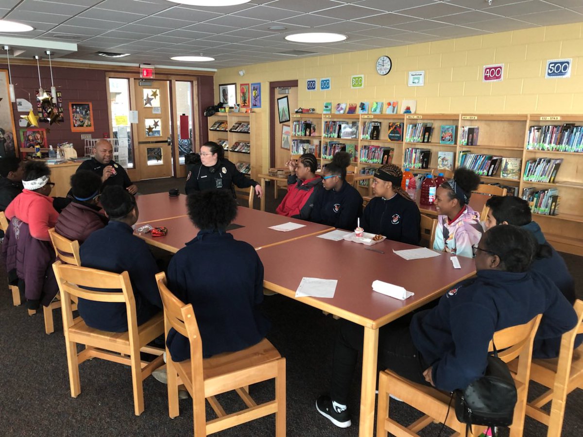 GrandRapidsPD's tweet photo. Great conversation today at @We_Are_GR MLK Leadership Academy....building bridges with GR’s future leaders....or are they today? We think so but only each can decide what kind and to what extent. #OneContactOneConnection #GRPDpride #GRPS_Leaders https://t.co/WfjNk6oSsH