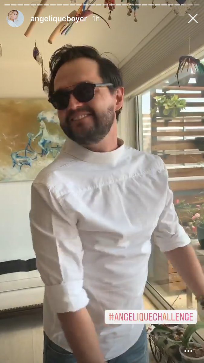faloujoy's tweet photo. KKKKKKKKKKKKKKKKKKKKKKKKKKKKKKKKKKKKKKKKKKKKK BERRO COM O AMIGO DA ANGELIQUE. ELE CHEGOU NA CASA DELA COM A ROUPA AO CONTRÁRIO. https://t.co/sY4L3AotWn