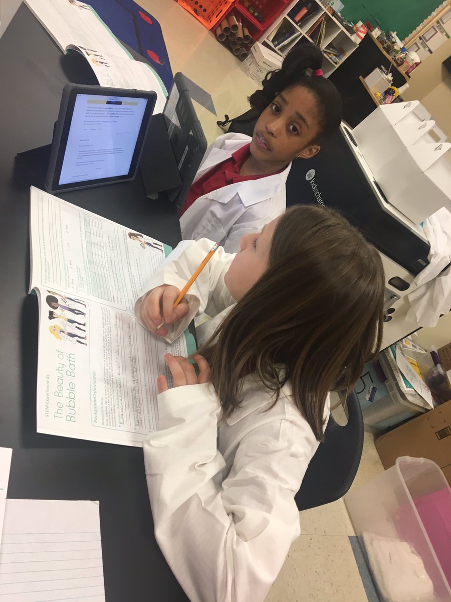 StepNoodles's tweet image. GPS chemistry of make up club @LangtreeCharter week 1, making bubble bath and developing our own concentration of color and scents
#womeninSTEM #sciencelabRULES #STEMlearning