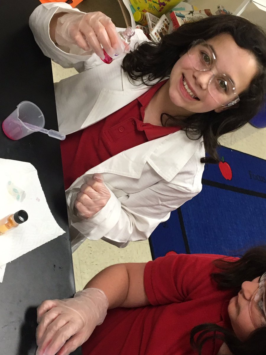 StepNoodles's tweet image. Our girls are back at it! Today working on their own perfume.  @LangtreeCharter #womeninSTEM #sciencelabRULES