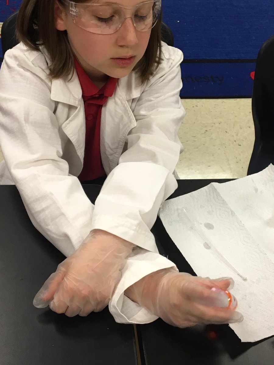 StepNoodles's tweet image. Our girls are back at it! Today working on their own perfume.  @LangtreeCharter #womeninSTEM #sciencelabRULES