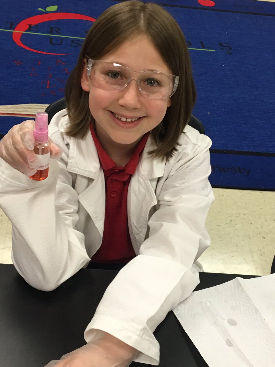 StepNoodles's tweet image. Our girls are back at it! Today working on their own perfume.  @LangtreeCharter #womeninSTEM #sciencelabRULES