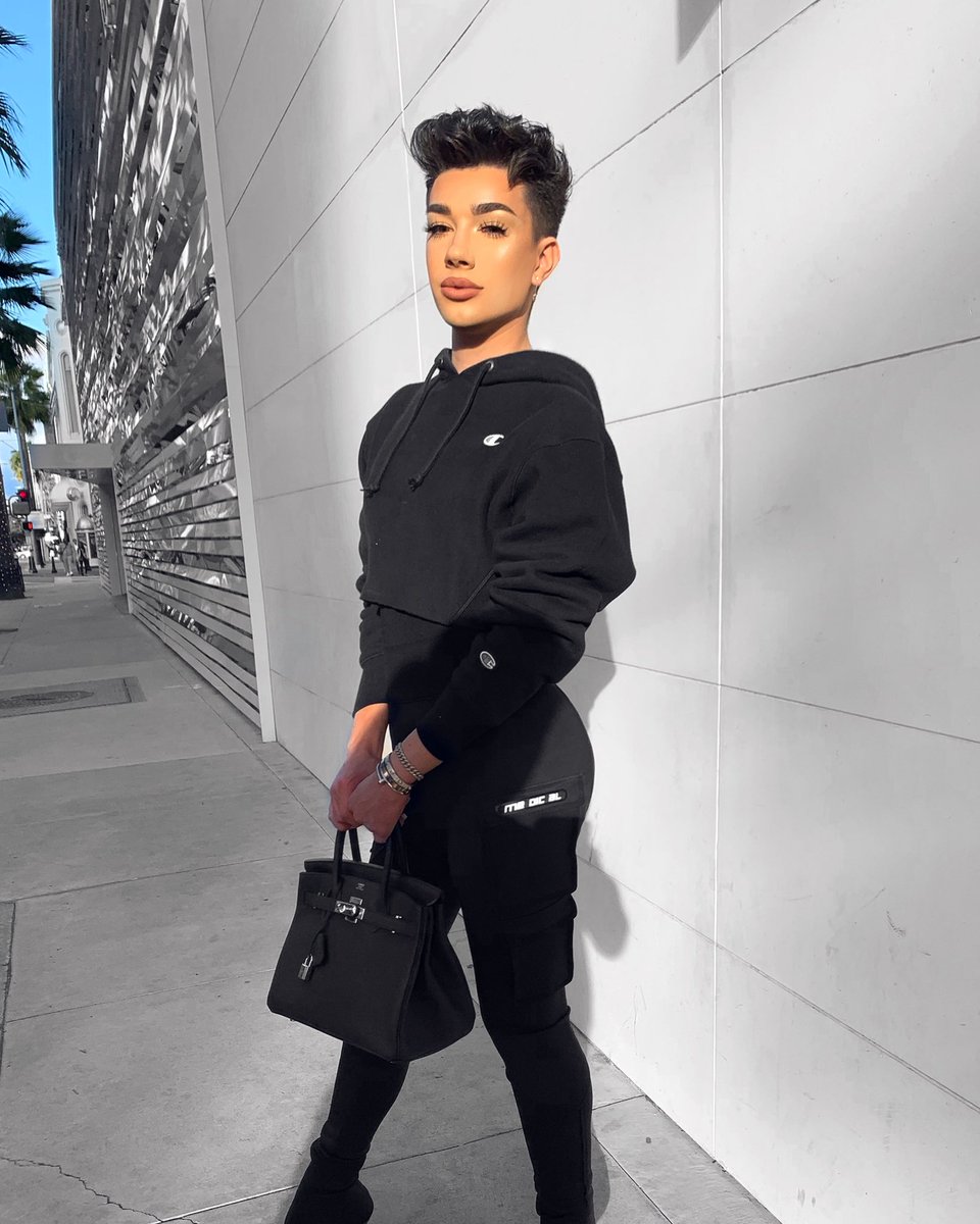 jamescharles's tweet photo. I see it I like it I want it I got it https://t.co/bAeyNa9166